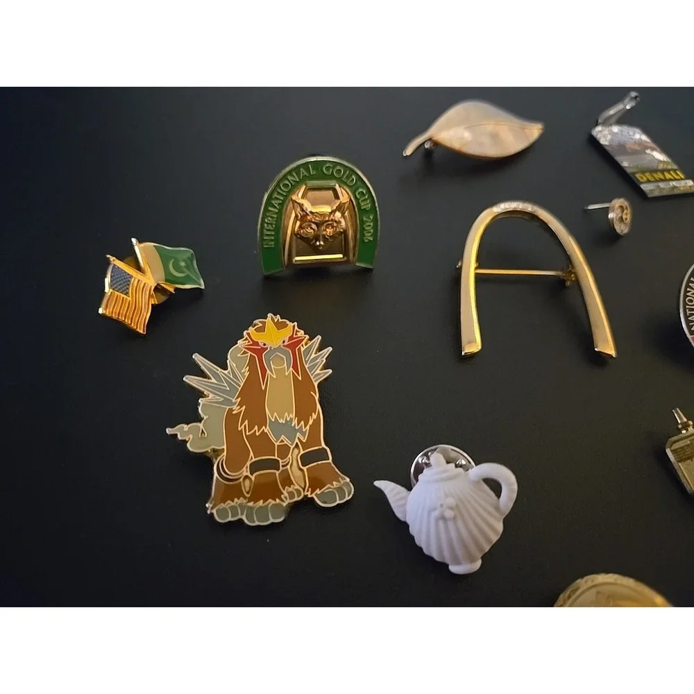 Vintage large lot of 26 Lapel‎ Hat Pins Pendants Brooches